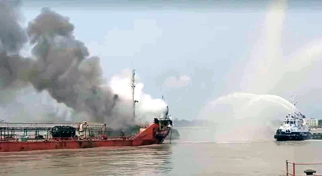 চট্টগ্রামে ট্যাংকারে অগ্নিকাণ্ডের ঘটনায় দুই মরদেহ উদ্ধার