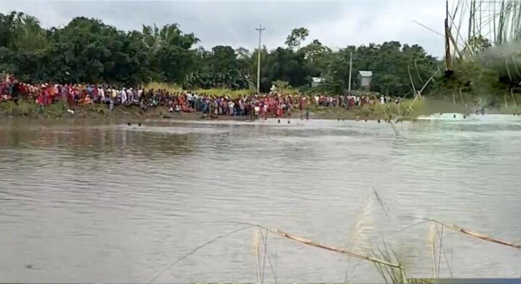 ধলেশ্বরী নদীতে গোসলে নেমে বাবা-মেয়ে নিখোঁজ