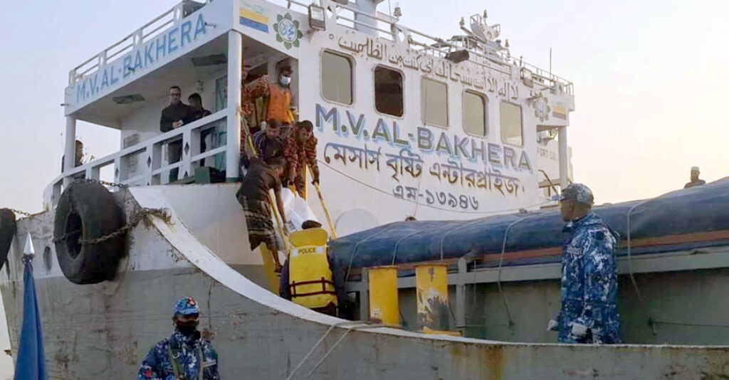 চাঁদপুরের মেঘনায় জাহাজে ৫ মরদেহ, হাসপাতালে মারা গেলেন আরও ২ জন